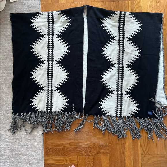 Pendleton Black and White Geometric Poncho - Picture 2 of 2